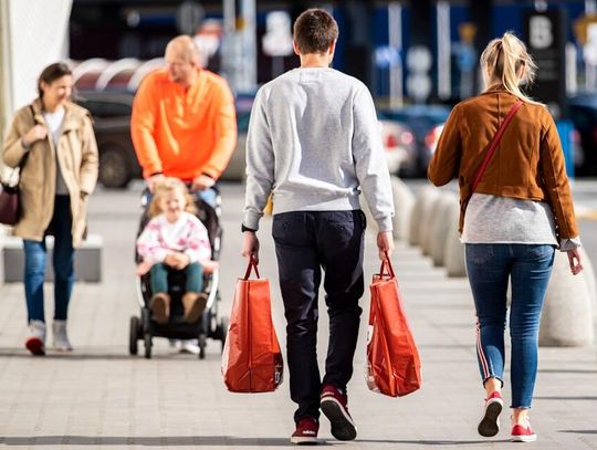 Młodzi konsumenci głównie stawiają na dyskonty. Supermarkety i hipermarkety tracą na znaczeniu