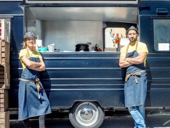 Mobilna gastronomia coraz popularniejsza w Polsce. IJHARS zajrzała do food trucków