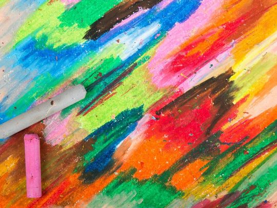 Na jakie okazje można ubrać sukienki w pastelowych kolorach?