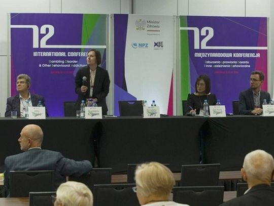 Nadmierne używanie przez dzieci smartfonów osłabia ich zdrowie fizyczne, rozwój emocjonalny i umiejętność uczenia się