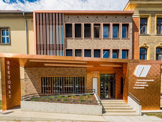 Nowa elewacja wejścia do Rektoratu ZUT już gotowa !