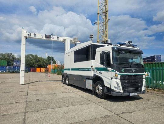Nowy skaner RTG na wyposażeniu morskiego przejścia granicznego w Świnoujściu