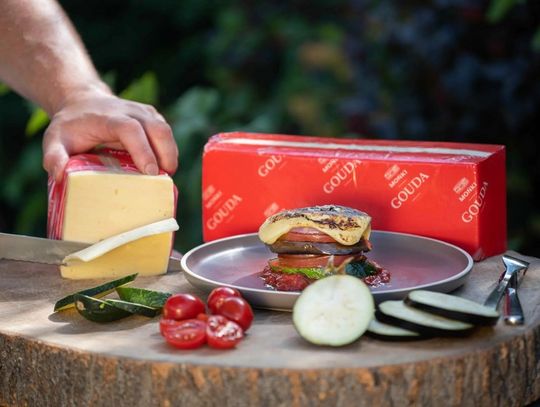 Od mocnych kości po lepszy humor – czy znasz wszystkie korzyści z jedzenia sera żółtego?