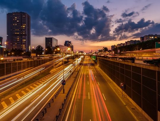 Oszczędzanie ropy w transporcie to ulga dla portfela i planety. Możemy globalnie zużywać mniej o 2,7 mln baryłek ropy dziennie