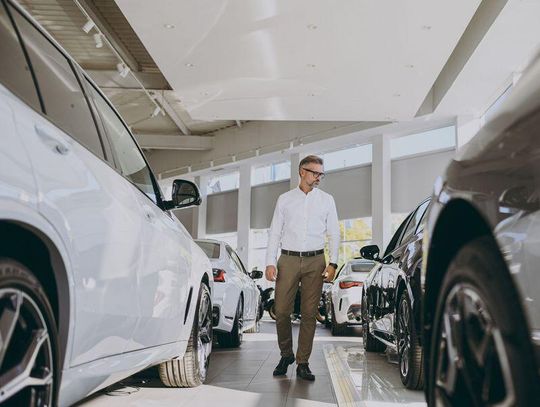 OTOMOTO INSIGHTS: Rekordowe lato dla motoryzacji - chińskie marki w natarciu, motocykle w pełnym sezonie