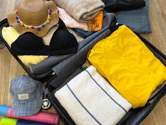 Pakowanie na wakacje: triki, które zrobią różnicę w Twojej walizce