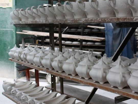 Piękne, ale czy bezpieczne? Eksperci radzą, jak wybierać naczynia, które nie szkodzą zdrowiu Piękne, ale czy bezpieczne? Eksperci radzą, jak wybierać naczynia, które nie szkodzą zdrowiu