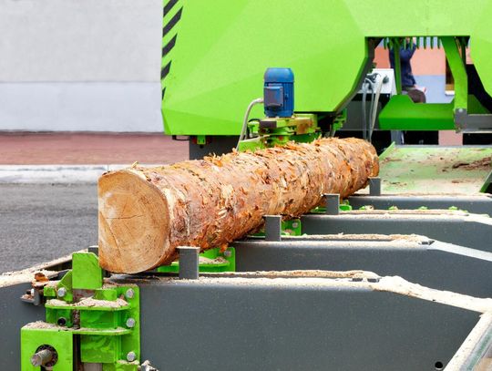 Piły rozdzielcze w tartaku - niezastąpione narzędzie w przemyśle drzewnym