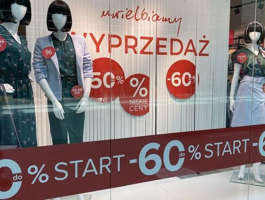 Polacy nie bardzo ufają sklepom przed Black Friday. 84 proc. sprawdza, czy rabaty są prawdziwe