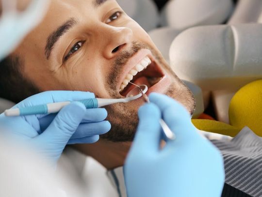 Polacy wciąż mają słabą wiedzę na temat probiotyków stomatologicznych. Czas to zmienić