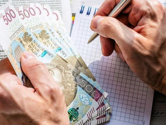 Polacy znowu oszczędzają na świętach. Na wszystkim po trochu, ale zwłaszcza na art. spożywczych i alkoholu Polacy znowu oszczędzają na świętach. Na wszystkim po trochu, ale zwłaszcza na art. spożywczych i alkoholu