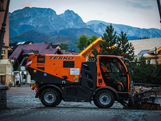Profesjonalne zamiatarki uliczne w walce ze smogiem drogowym o zdrowe płuca