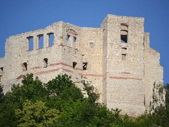 Renowacje kamiennych murów zamku królewskiego w Kazimierzu Dolnym