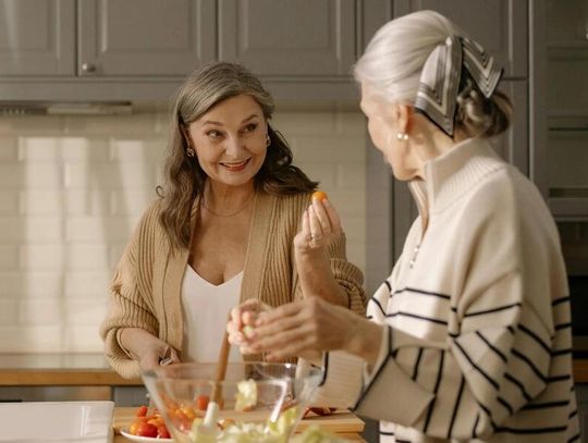 Ser w diecie seniora – w trosce o zdrowie, energię i dobre samopoczucie