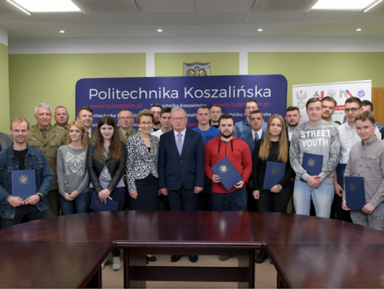 Studenci zakończyli szkolenie.      W lecie pojadą do koszar