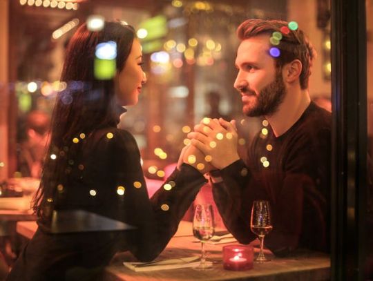 Stylizacja na randkę - jak się ubrać żeby czuć się modnie i swobodnie