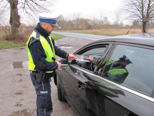 „Twoje światła -Twoje bezpieczeństwo” i kierowca zatrzymany na podwójnym gazie