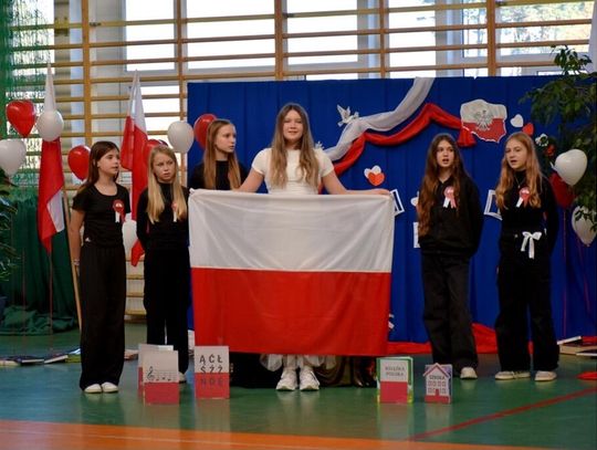 UROCZYSTE OBCHODY NARODOWEGO ŚWIĘTA NIEPODLEGŁOŚCI W SZKOŁACH
