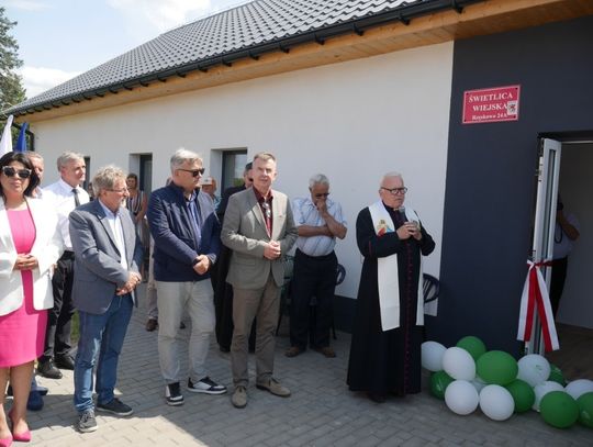 Uroczyste oddanie do użytku nowej świetlicy wiejskiej w Rzęskowie