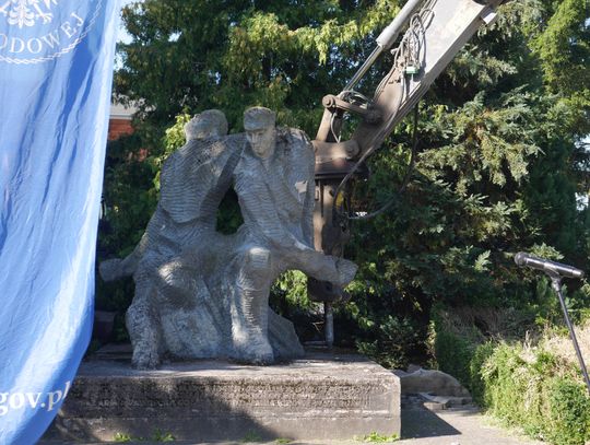 Usunięcie tak zwanego pomnika polsko-sowieckiego braterstwa broni.