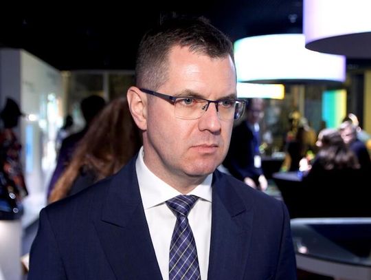 W UE powstaje 12 mln t odpadów tekstylnych rocznie. Artyści przez sztukę chcą promować drugi obieg w modzie W UE powstaje 12 mln t odpadów tekstylnych rocznie. Artyści przez sztukę chcą promować drugi obieg w modzie