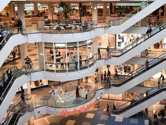 Wakacyjne wyprzedaże na minusie. W galeriach było mniej klientów. Ruch też był słabszy niż rok temu