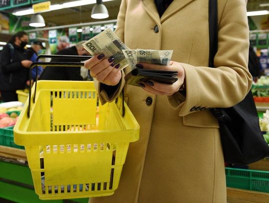 Większość Polaków chce w tym roku zmieścić świąteczne koszty w granicach 200-500 zł na osobę Większość Polaków chce w tym roku zmieścić świąteczne koszty w granicach 200-500 zł na osobę