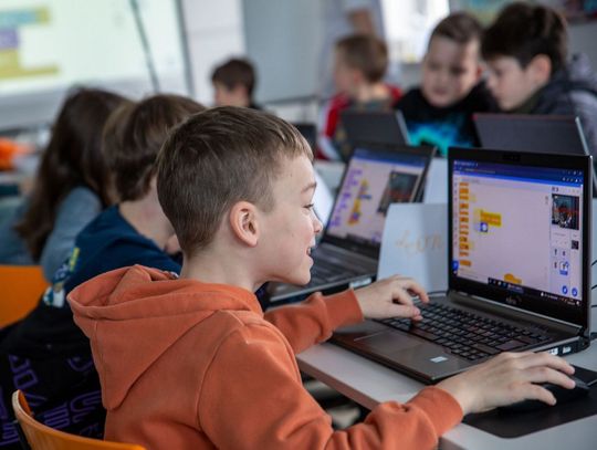 Wrzesień pod znakiem programowania i bezpieczeństwa w sieci, dzięki warsztatom dla dzieci i młodzieży "Koduj z Gigantami: Cyberbezpieczeństwo"