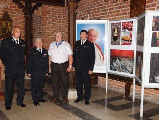 Wyjątkowa wystawa poświęcona św. Janowi Pawłowi II trafiła do Trzebiatowa