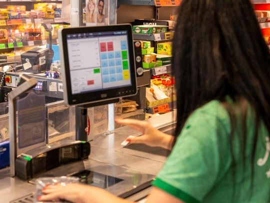 Wyścig o klienta osłabił przedświąteczne podwyżki. Szczególnie to widać po cenach żywności Wyścig o klienta osłabił przedświąteczne podwyżki. Szczególnie to widać po cenach żywności