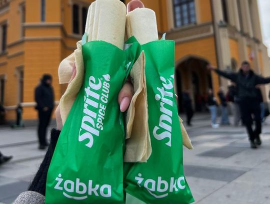 Żabka i Sprite łączą siły! Limitowany sos do hot dogów już w sklepach
