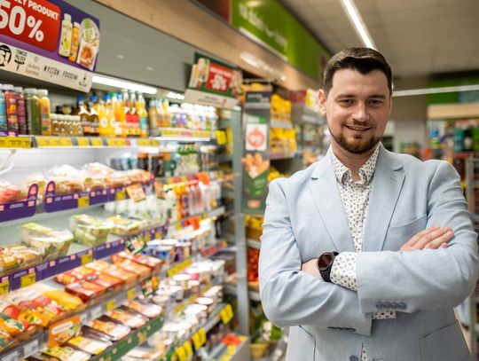 Żabka rozwija wsparcie dla obcokrajowców – nowa rola w strukturach sieci