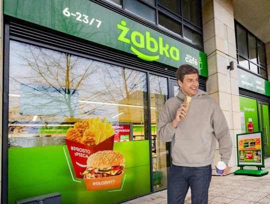 Żabka serwuje hot dogi w pakiecie. Użytkownicy aplikacji zapłacą mniej!