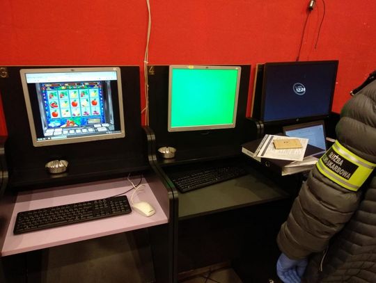 Zachodniopomorska KAS zatrzymała w Trzebiatowie nielegalne komputery do hazardu