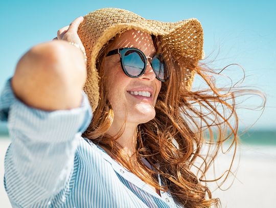 Zdrowe oczy latem – 5 prostych sposobów na to, jak chronić wzrok podczas wakacji