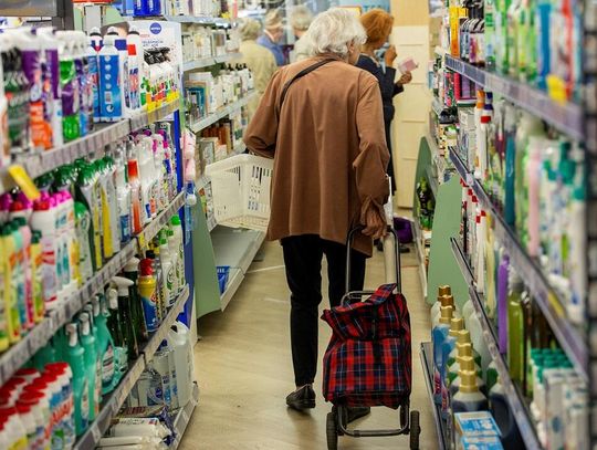 Zmiana „liderów drożyzny” w sklepach. Obecnie tłuszcze i chemia gosp. najbardziej drenują portfele Polaków