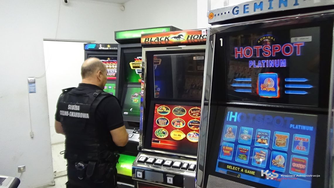 14 automatów do gier w nielegalnym punkcie hazardowym w Szczecinie