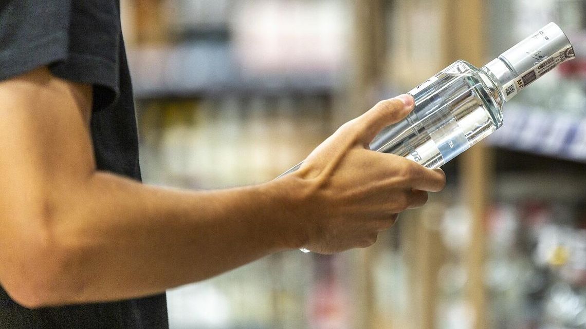 Alkohol i wszystko po trochu. Tak zamierzają w tym roku oszczędzać na świętach Polacy