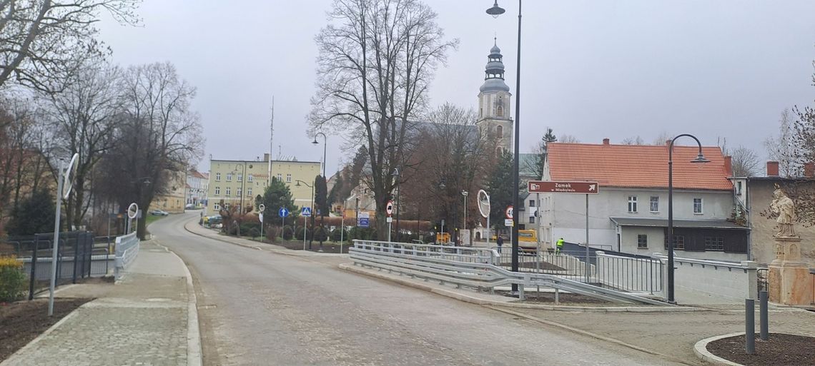 BERGER Bau zakończył rozbudowę układu komunikacyjnego dla drogi krajowej nr 33 wraz z mostem p/potok Dolna w Międzylesiu BERGER Bau zakończył rozbudowę układu komunikacyjnego dla drogi krajowej nr 33 wraz z mostem p/potok Dolna w Międzylesiu
