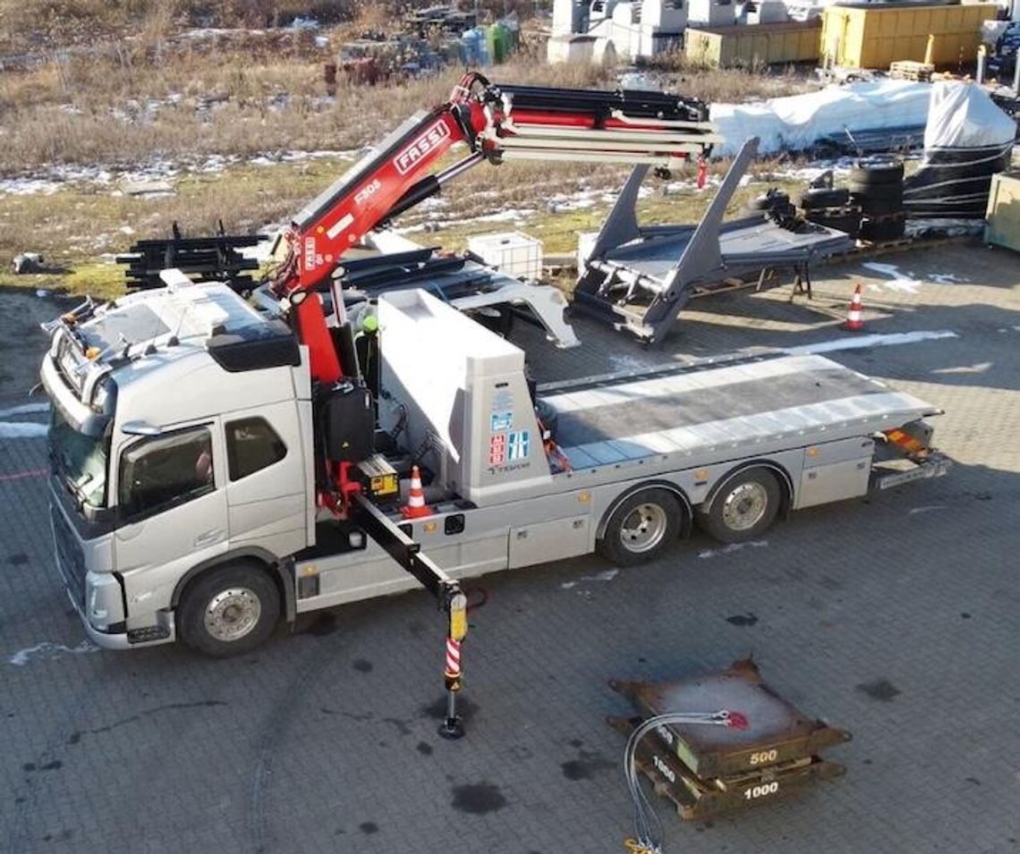 Bezpieczeństwo na wrocławskich węzłach autostradowych – żurawie FASSI F305RA2.25 dla skuteczności ratownictwa drogowego
