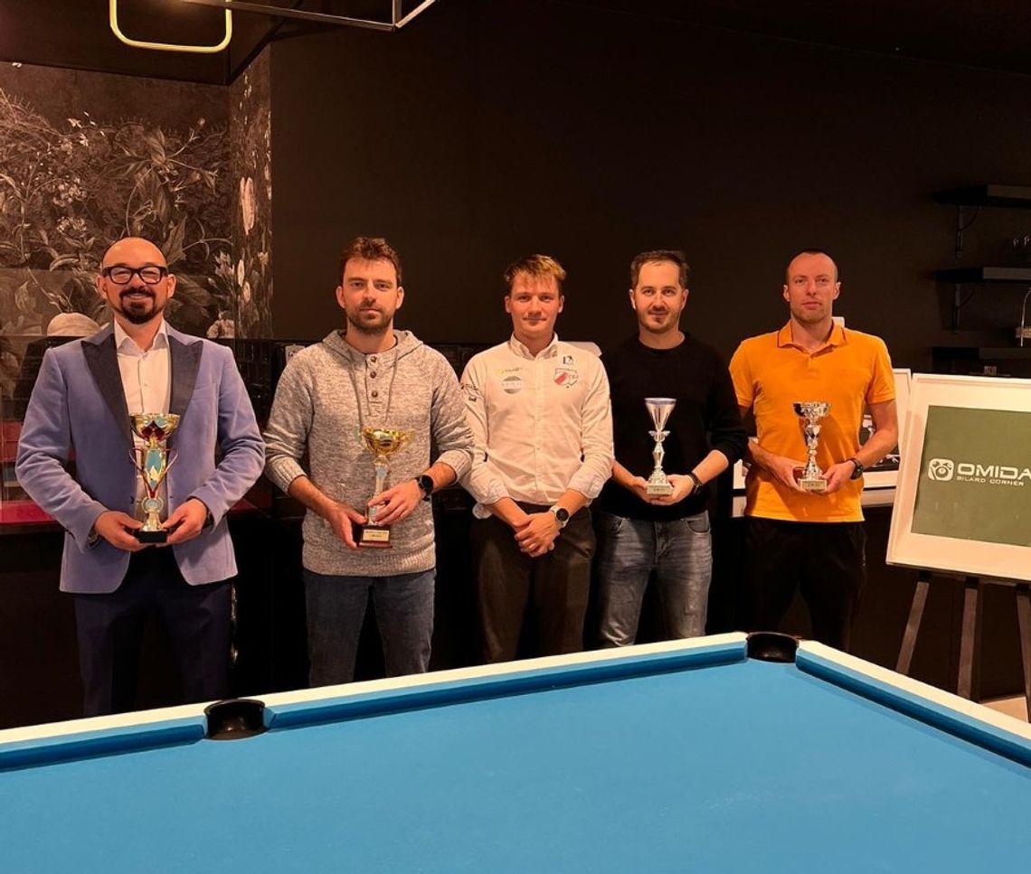 Bilard łączy pracowników biurowych w przerwie na lunch