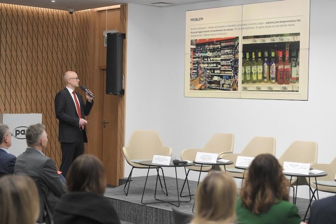 Branża paliwowa prezentuje koncepcję bezwitrynowej sprzedaży alkoholu na stacjach benzynowych