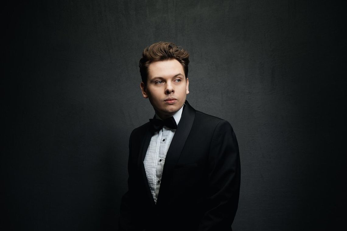 Chopinowskie emocje w Zamku Książąt Pomorskich. Mateusz Krzyżowski z recitalem w Szczecinie