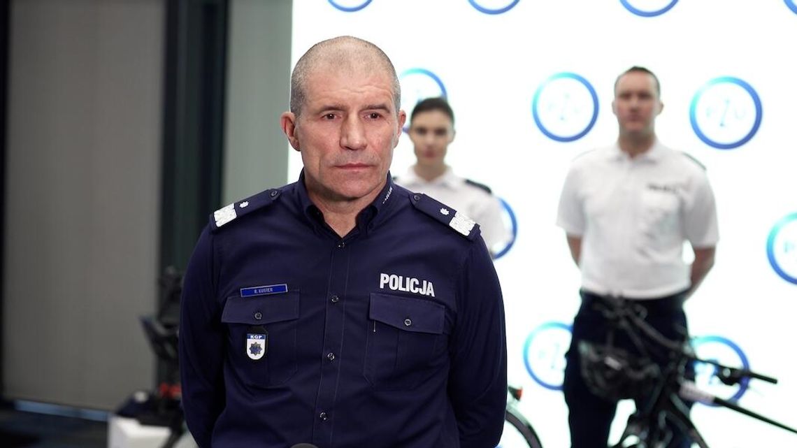 Coraz więcej rowerzystów porusza się po polskich drogach. Tylko co czwarty jeździ w kasku Coraz więcej rowerzystów porusza się po polskich drogach. Tylko co czwarty jeździ w kasku