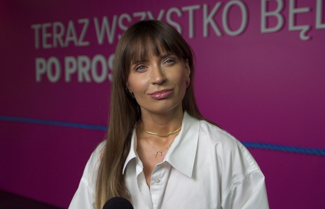 Często zapominamy, że poza ekranami telefonów jest prawdziwe życie i wartościowi ludzie. Bądźmy blisko nich i komunikujmy się najprościej, jak tylko się da