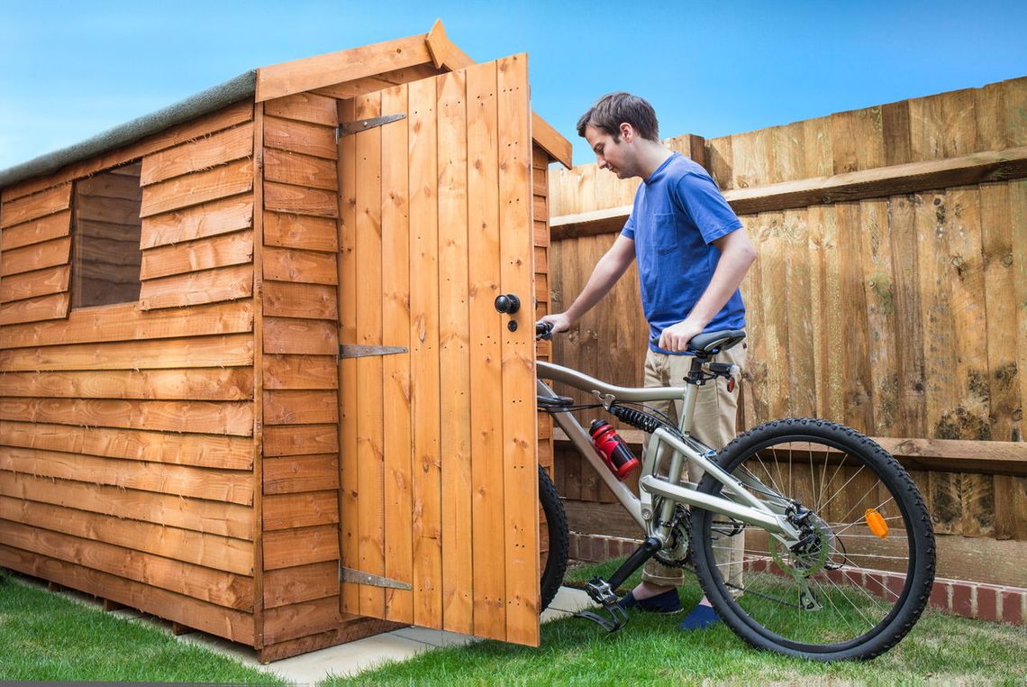 Czy warto postawić na drewniane wyposażenie ogrodowe?