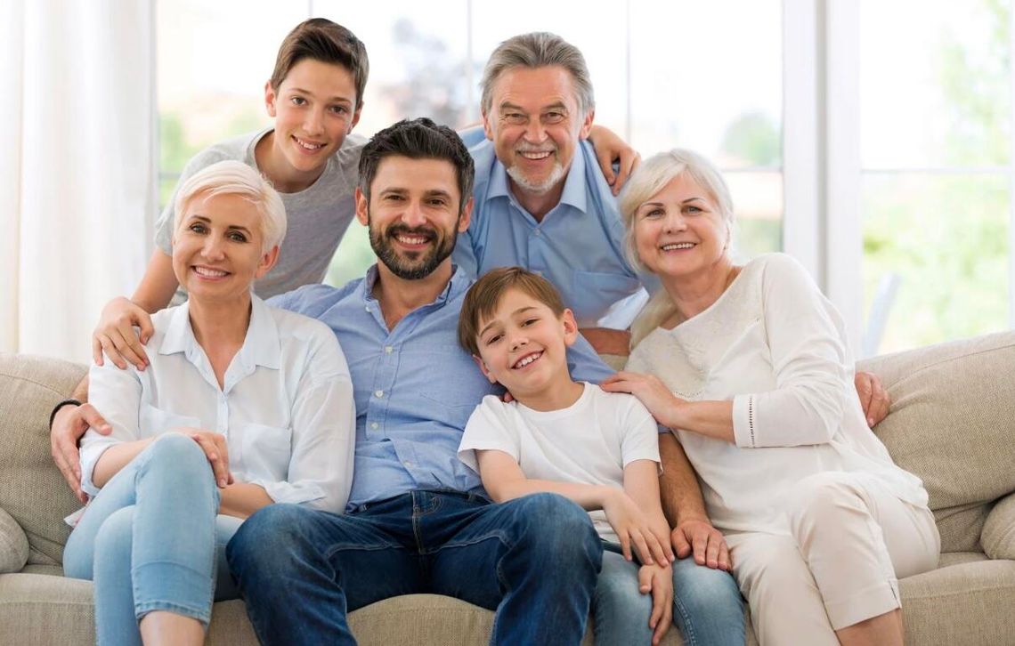 Domy wielopokoleniowe – okna wspierające prywatność i światło w różnych strefach domu