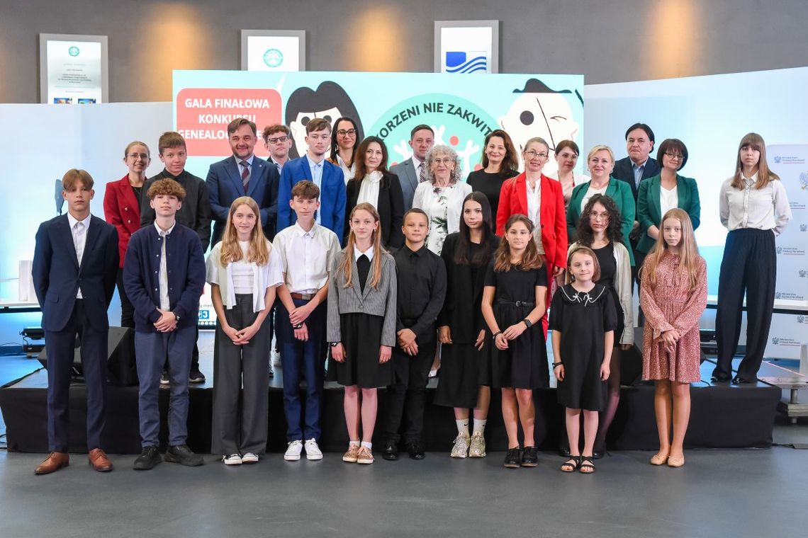 GALA 4. EDYCJI KONKURSU ARCHIWÓW PAŃSTWOWYCH „BEZ KORZENI NIE ZAKWITNIESZ. MOJA WIELKA I MAŁA OJCZYZNA”