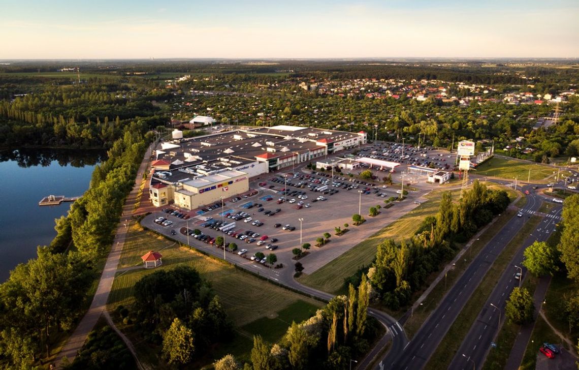 Galeria Nad Jeziorem w Koninie zmienia właściciela: Saller Group przejmuje renomowane centrum handlowe