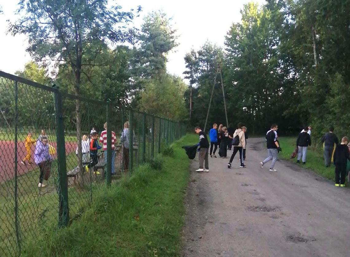 Gmina Gryfice sprząta świat. Uczniowie pokazali, że zmiana zaczyna się lokalnie Gmina Gryfice sprząta świat. Uczniowie pokazali, że zmiana zaczyna się lokalnie